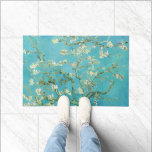 Tapete Almond Blossoms | Vincent Van Gogh<br><div class="desc">Almond Blossoms (1890) do artista holandês Vincent van Gogh (1853-1890). A pintura de Almond Blossoms de Van Gogh mostra delicadas flores brancas colocadas contra um vibrante céu turquesa, simbolizando nova vida e renovação. Inspirados pela arte japonesa, os galhos elegantes e linhas fluentes criam um sentido de serenidade e beleza natural....</div>