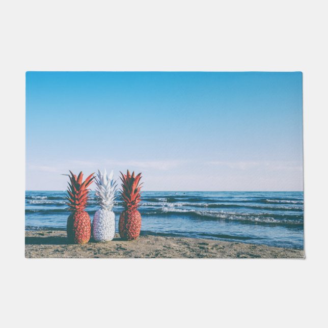 Tapete Ananases coloridos na praia (Frente)