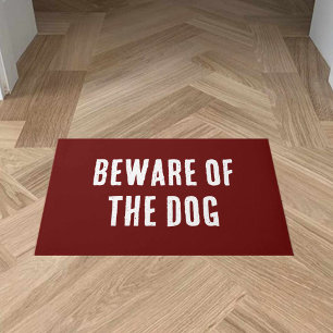 Tapete Aviso de Cachorro de Segurança em uma Porta