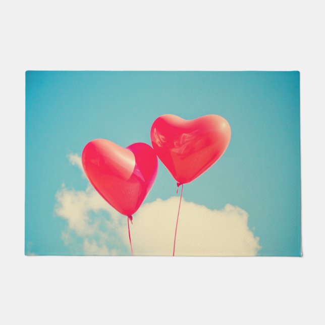 Tapete Balões do Coração Vermelho Contra o Céu Nublado (Frente)