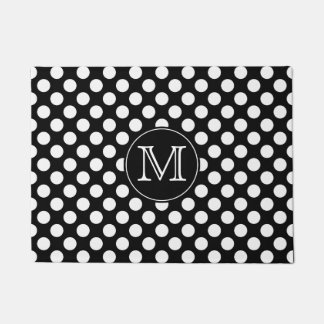 Tapete Bolinhas preta e branca monogramada