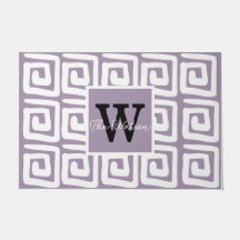 Bonito padrão monograma com chave roxa