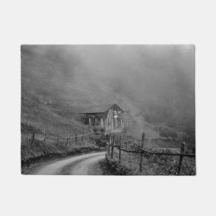 Tapete Cabana de madeira na natureza/névoa na montanha