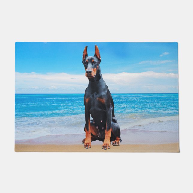 Tapete Cachorro Doberman Sentado Na Praia (Frente)