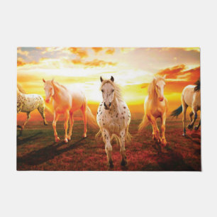 Tapete Cavalos no travesseiro decorativo do pôr do sol