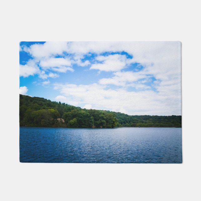 Tapete Céu azul e águas calmas no primavera (Frente)