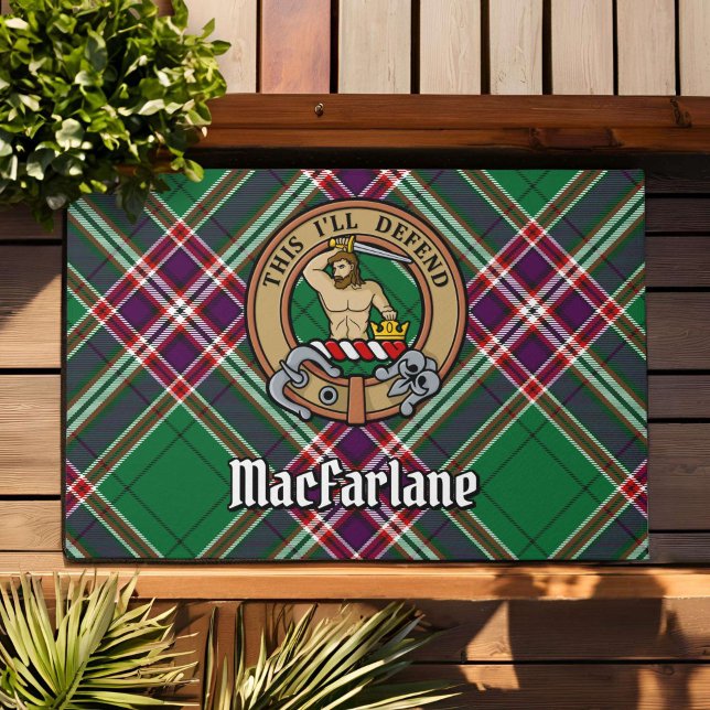 Tapete Clan MacFarlane Crest sobre Tartan de caça moderna (Criador carregado)