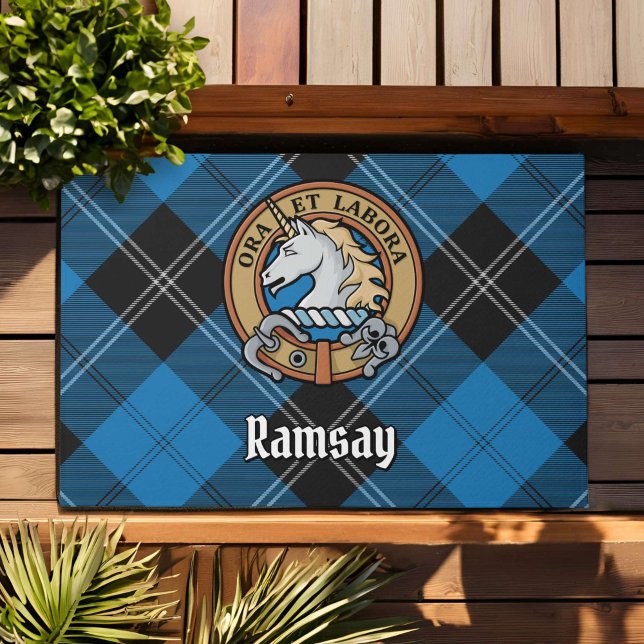 Tapete Clan Ramsay Crest sobre Blue Hunting Tartan (Criador carregado)