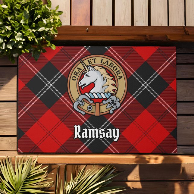 Tapete Clan Ramsay Crest sobre o Red Tartan (Criador carregado)
