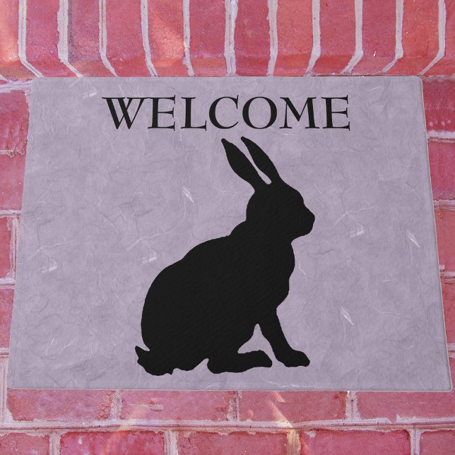 Tapete Coelho Sentado Negro Silhute Marmoreado Roxo (Black side profile sitting silhouette for bunny rabbit on marbled purple Welcome outdoor mat.)