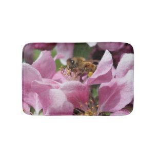 Tapete De Banheiro Abelha do mel na flor cor-de-rosa de Crabapple