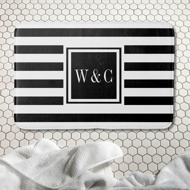 Tapete De Banheiro Banda Branca Negra Elegante Monograma (Elegant Monogram Black White Stripe Bath Mat)