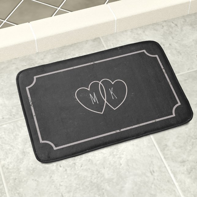 Tapete De Banheiro Bath Mat. Casal Cardíaco Balkboard Rustic (A gift for the Newlyweds. Their initials on a bath mat. They'll not be expecting that)
