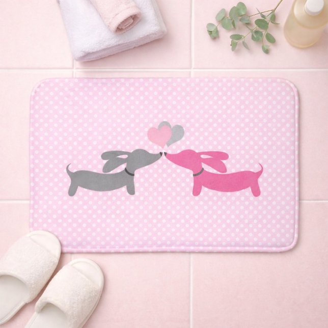 Tapete De Banheiro Beijos Rosa Pensavam Que Era Banheiro (Pink kissing dachshunds bath mat on polka dots)