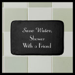 Tapete De Banheiro Black Save Water Funny Plush Bath Mat<br><div class="desc">Este tapete de banho humorístico pode ser qualquer cor de fundo que você selecionar - basta clicar em Personalizar. O fundo padrão é preto; o texto é branco. O texto diz "Poupe água, Chá com um amigo". Cortina de chá correspondente disponível. Um presente de excelente para um casamento ou para...</div>