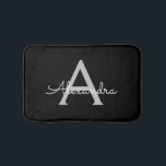 Tapete De Banheiro Black Silver Modern Script Girly Monographic Name<br><div class="desc">Preto e Prateado Nome do Monograma Simples do Script Corresponde. Isso faz a formatura perfeita,  aniversário,  casamento,  chá de panela,  aniversário,  chá de fraldas ou presente de festa de solteira para alguém que ama luxo de vidro e estilos quíticos.</div>