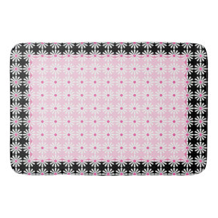 Tapete De Banheiro Bonito margarida branca sobre o chic, rosa e preto