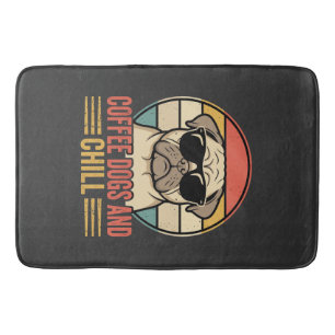 Tapete De Banheiro Cães de Café e Pug Retro Chill