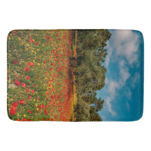 Tapete De Banheiro campo com flores e árvores