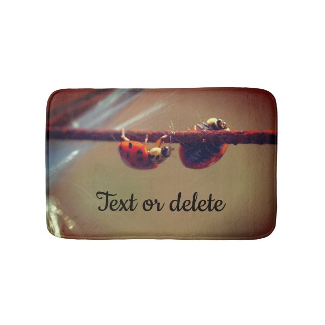 Tapete De Banheiro Damybugs Balanceando Fechamento Personalizado (frente)