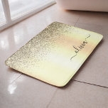 Tapete De Banheiro Dourada Glitter Girly Luxury Moderno Monograma Nom<br><div class="desc">Folha Dourada Folha Metálica Brilhante Metálica Brilhante Bruta Monograma Nome Bath Mats. Isso faz da formatura perfeita,  aniversário,  casamento,  duche de noiva,  aniversário,  duche de bebê ou festa de solteira para alguém que ama luxo de vidro e estilos quicos.</div>