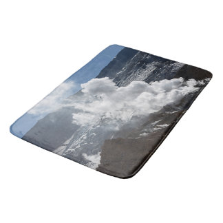 Tapete De Banheiro Fumarola de fumo na cratera do vulcão ativo