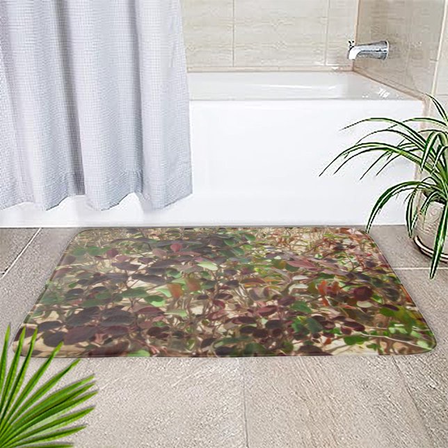 Tapete De Banheiro Lindas Folhas Vermelhas Pintadas (Painted Beautiful Green Red Leaves Bath Mat by Looly Elzayat)