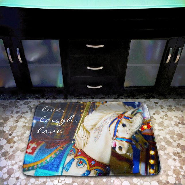 Tapete De Banheiro Live Laugh Love Cote White Carousel Horse Foto (Criador carregado)