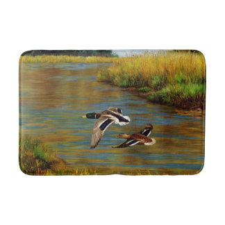 Tapete De Banheiro Mallard Ducks Voando Sobre Pond
