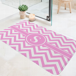 Tapete De Banheiro Monograma de Chevron Rosa e Branco
