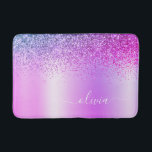 Tapete De Banheiro Monograma Script Purple Glitter Giration Name<br><div class="desc">Folha Roxa Folha Metálica Brilhante Metálica Brilhante Metálica Bruta Monograma Nome Mats. Isso faz a formatura perfeita,  aniversário,  casamento,  chá de panela,  aniversário,  chá de fraldas ou presente de festa de solteira para alguém que ama luxo de vidro e estilos quíticos.</div>