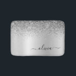Tapete De Banheiro Monograma Script Silver Black Glitter Girle Name<br><div class="desc">Folha De Prata Folha De Folha Metálica Brilhante Lente Bruta Monograma Nome Bath Mats. Isso faz da formatura perfeita,  aniversário,  casamento,  duche de noiva,  aniversário,  duche de bebê ou festa de solteira para alguém que ama luxo de vidro e estilos quicos.</div>