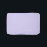Tapete De Banheiro Nome do Monograma da Rapariga de Script Moderno Ro<br><div class="desc">Bath do Nome do Monograma Simples do Script Roxo lavanda Corresponde. Isso faz a formatura perfeita,  aniversário,  casamento,  chá de panela,  aniversário,  chá de fraldas ou presente de festa de solteira para alguém que ama luxo de vidro e estilos quíticos.</div>