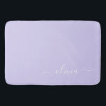 Tapete De Banheiro Nome do Monograma da Rapariga de Script Moderno Ro<br><div class="desc">Bath do Nome do Monograma Simples do Script Roxo lavanda Corresponde. Isso faz a formatura perfeita,  aniversário,  casamento,  chá de panela,  aniversário,  chá de fraldas ou presente de festa de solteira para alguém que ama luxo de vidro e estilos quíticos.</div>