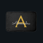 Tapete De Banheiro Nome do Monograma Rapariga de Script Moderno Doura<br><div class="desc">Bath Mats do Nome do Monograma Simples Preto e Ouro. Isso faz da formatura perfeita,  aniversário,  casamento,  duche de noiva,  aniversário,  duche de bebê ou festa de solteira para alguém que ama luxo de vidro e estilos quicos.</div>