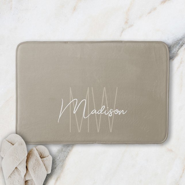 Tapete De Banheiro Nome Moderno em Monograma Script Bege (Modern Monogram Name Script Beige Bath Mat)