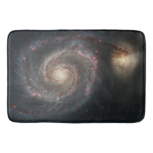 Tapete De Banheiro O Whirlpool Galaxy M51 e Companion no espaço