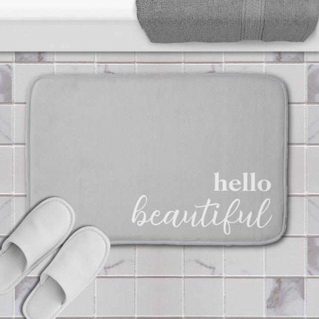 Tapete De Banheiro Olá Linda Tipografia Branca e Cinzas (grey hello beautiful bathroom bathmat)