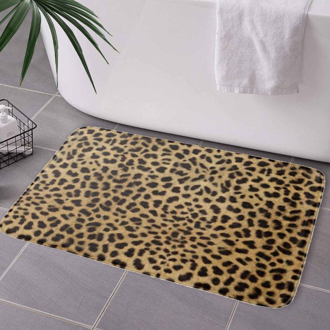 Tapete De Banheiro Padrão de Impressão de Chita (Cheetah Print Bath Mat by Looly Elzayat
)