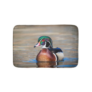 Tapete De Banheiro Pato de madeira num lago
