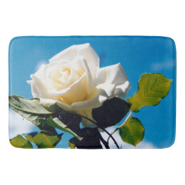 Tapete De Banheiro Rosa branca sob o céu azul