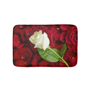 Tapete De Banheiro Rosa branco nas pétalas vermelhas