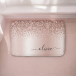 Tapete De Banheiro Rosa Dourado - Nome do Monograma do Metal com Lant<br><div class="desc">Rosa Dourado - Folha Cor-de-rosa esfarelada Metálica Faísca Metálica Glitter Brutado Monograma Nome Bath Mats. Isso faz a formatura perfeita,  aniversário,  casamento,  chá de panela,  aniversário,  chá de fraldas ou presente de festa de solteira para alguém que ama luxo de vidro e estilos quíticos.</div>