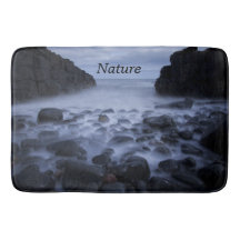 Seixos e Rochas ao longo da Praia do Oceano M