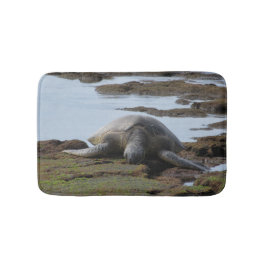 Tapete De Banheiro Tartaruga que descansa nas rochas