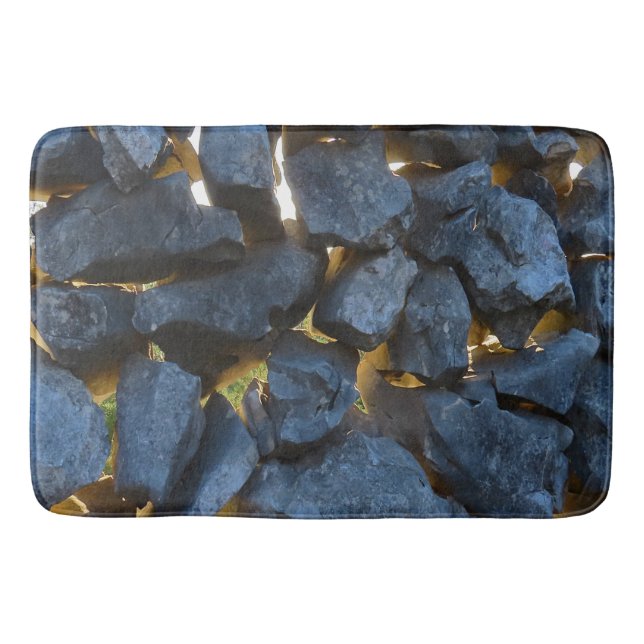 Tapete De Banheiro Um muro de pedra construído no estilo croata (Frente)