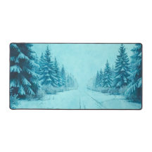 Tapete de mesa com neve de inverno em pinheiros