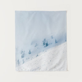 Tapete De Parede Árvores congeladas e nuvens nas montanhas