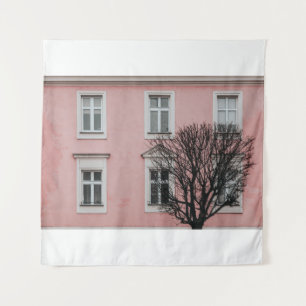 TAPETE DE PAREDE BARE TREE IN FRONT OF PINK BUILDING