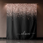 Tapete De Parede Blush Rosa Dourado Rosa Brilho Monograma Feminino<br><div class="desc">Preto e Dourado Rosa - Blush Rosa Brilho Glitter Monograma Nome e Inicial Tapeçaria. Isso torna o presente perfeito para o aniversário de 16 anos,  casamento,  chá de noiva,  aniversário de casamento,  chá de bebê ou festa de despedida de solteira para alguém que ama luxo e estilos chiques.</div>